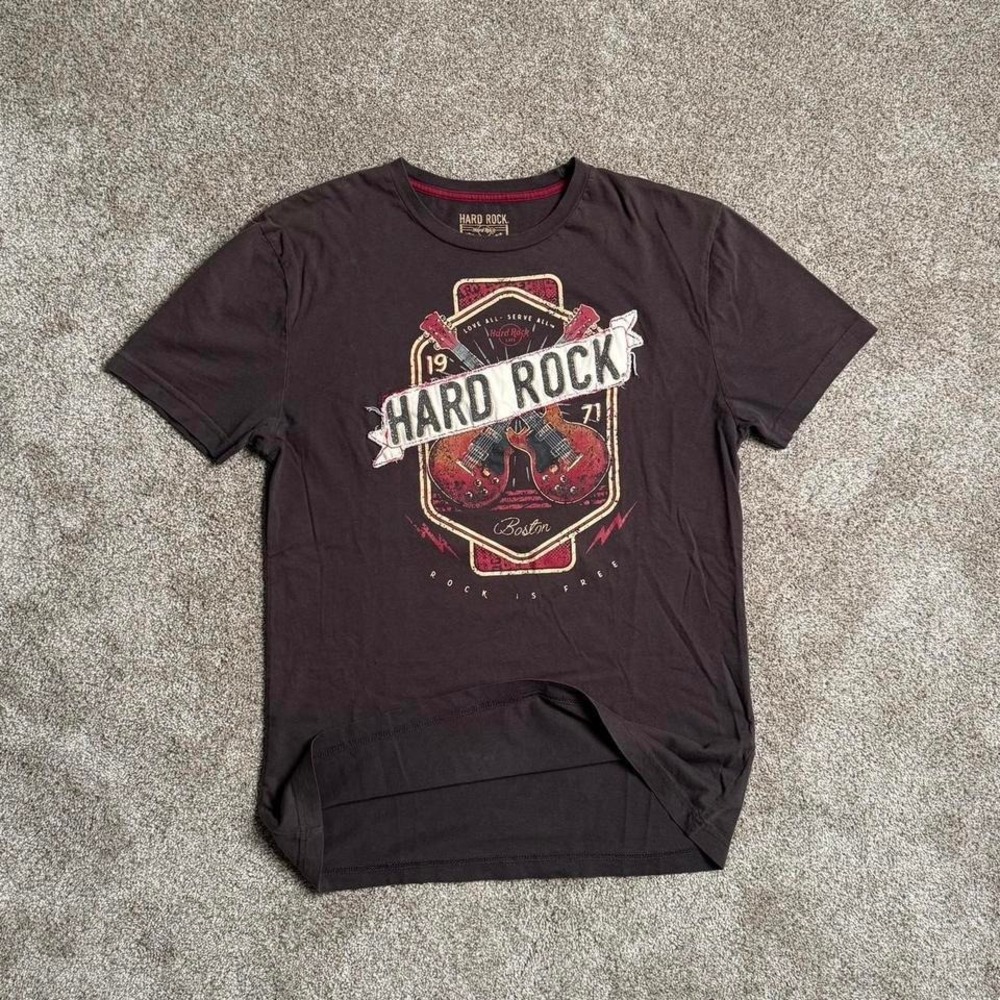 BROWN HARD ROCK CAFE "BOSTON" GRAPHIC TEE